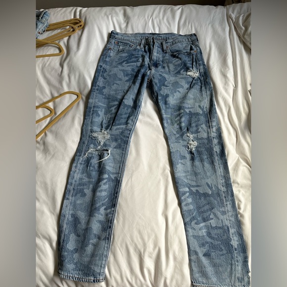levis - Picture 1 of 2
